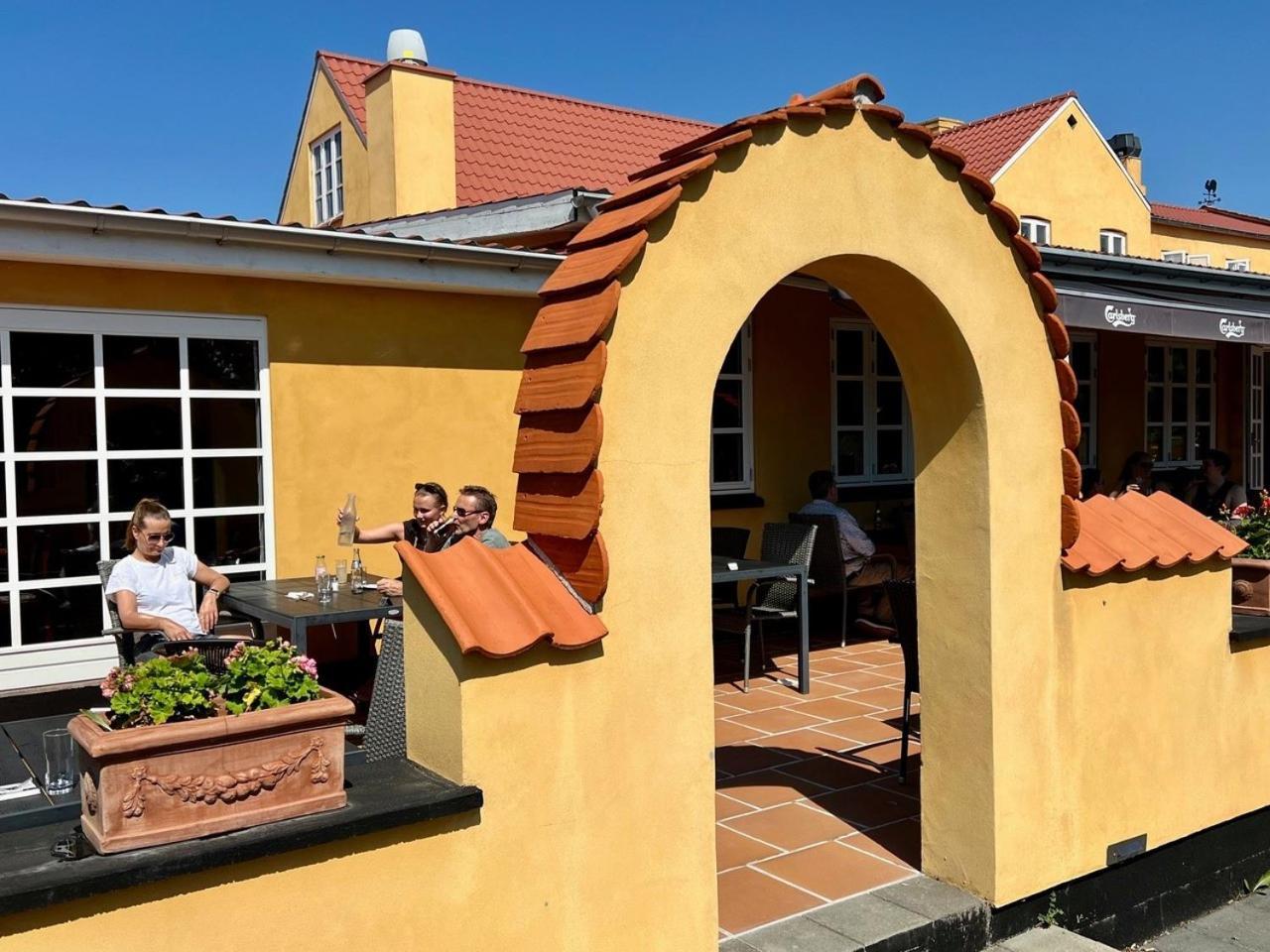 Oro Kro & Hotel Exteriör bild